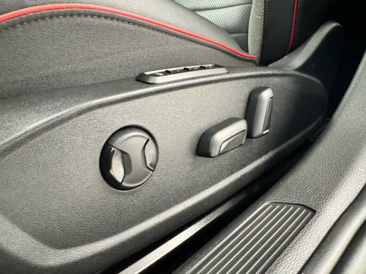 Used 2022 Volkswagen GTI SE FWD image 14