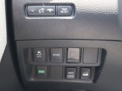 Used 2016 Nissan Rogue S AWD/4WD image 12