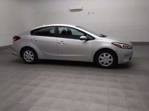 Used 2017 Kia Forte LX FWD image 11