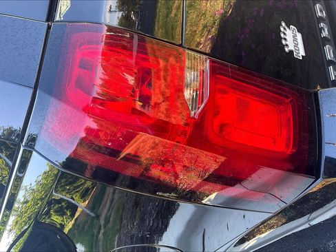 Used 2019 Chevrolet Tahoe LT AWD/4WD image 30