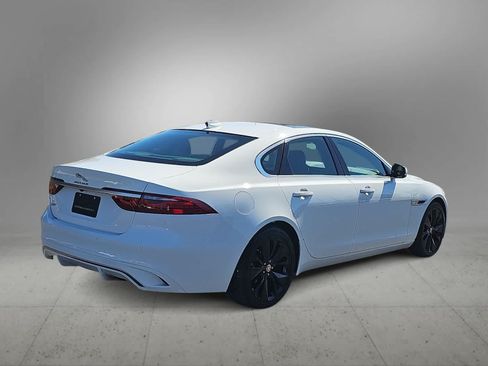 Used 2022 Jaguar XF SE RWD image 8