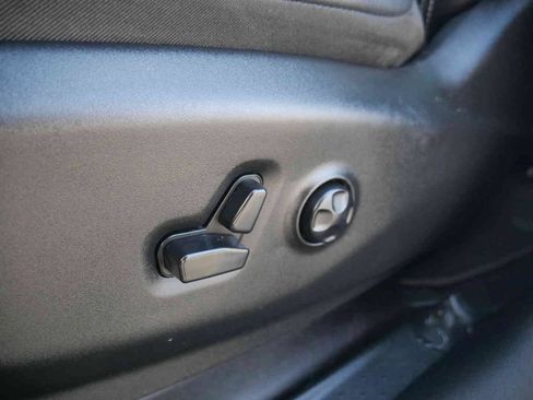 Certified 2024 Chrysler Pacifica Limited FWD image 28