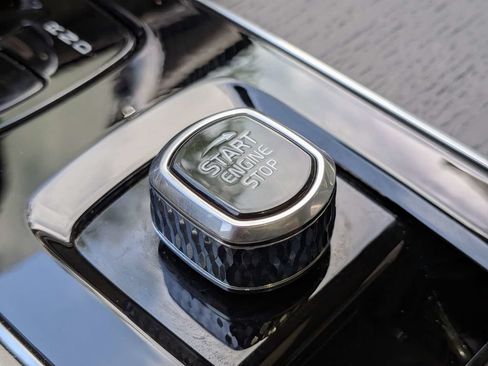 Certified 2025 Volvo XC90 B6 Ultra AWD/4WD image 44