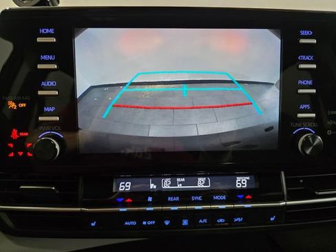 Used 2023 Toyota Sienna XLE image 20