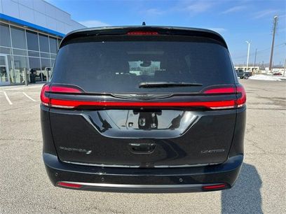 Used 2025 Chrysler Pacifica Limited