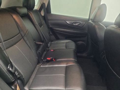 Used 2018 Nissan Rogue SV w/ Premium Package FWD image 19
