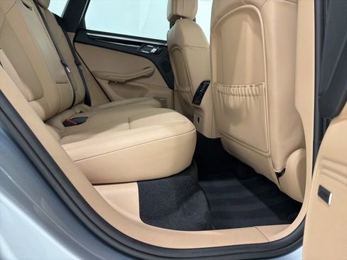Used 2025 Porsche Macan image 23