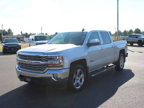 Used 2018 Chevrolet Silverado 1500 LT w/ Texas Edition RWD image 4