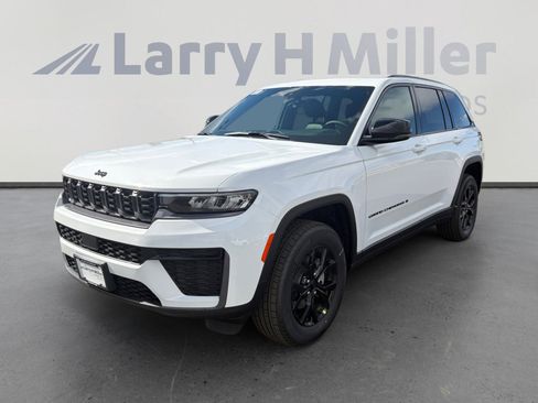 New 2026 Jeep Grand Cherokee Altitude AWD/4WD image 1