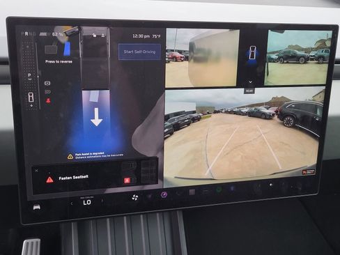 Used 2025 Tesla Cybertruck AWD Crew Cab image 28