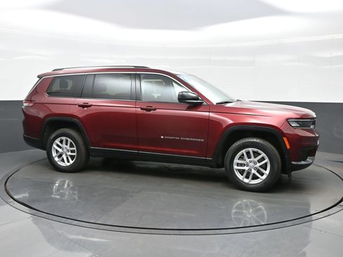 Used 2023 Jeep Grand Cherokee L Laredo image 7