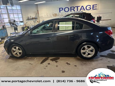Used 2015 Chevrolet Cruze LT w/ Technology Package image 2