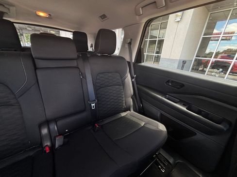 Used 2025 Nissan Pathfinder SV FWD image 40