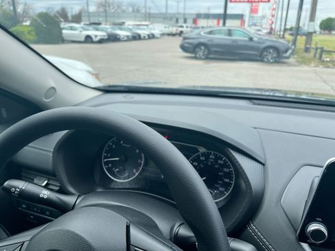 Used 2025 Nissan Sentra SV image 32