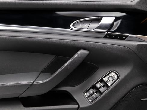 Used 2016 Porsche Panamera S image 41