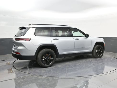 Used 2023 Jeep Grand Cherokee L Laredo AWD/4WD image 8