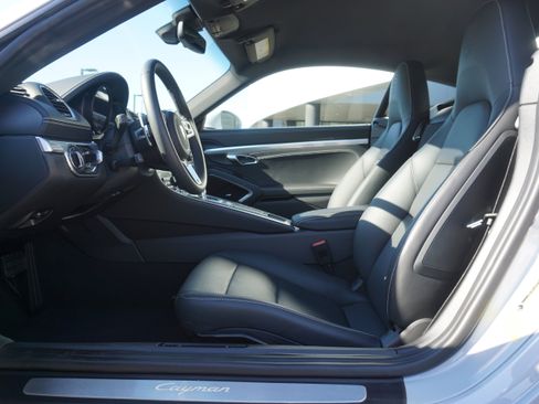 Certified 2024 Porsche 718 Cayman RWD image 5