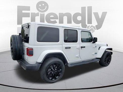 Used 2025 Jeep Wrangler Unlimited Sahara AWD/4WD image 5