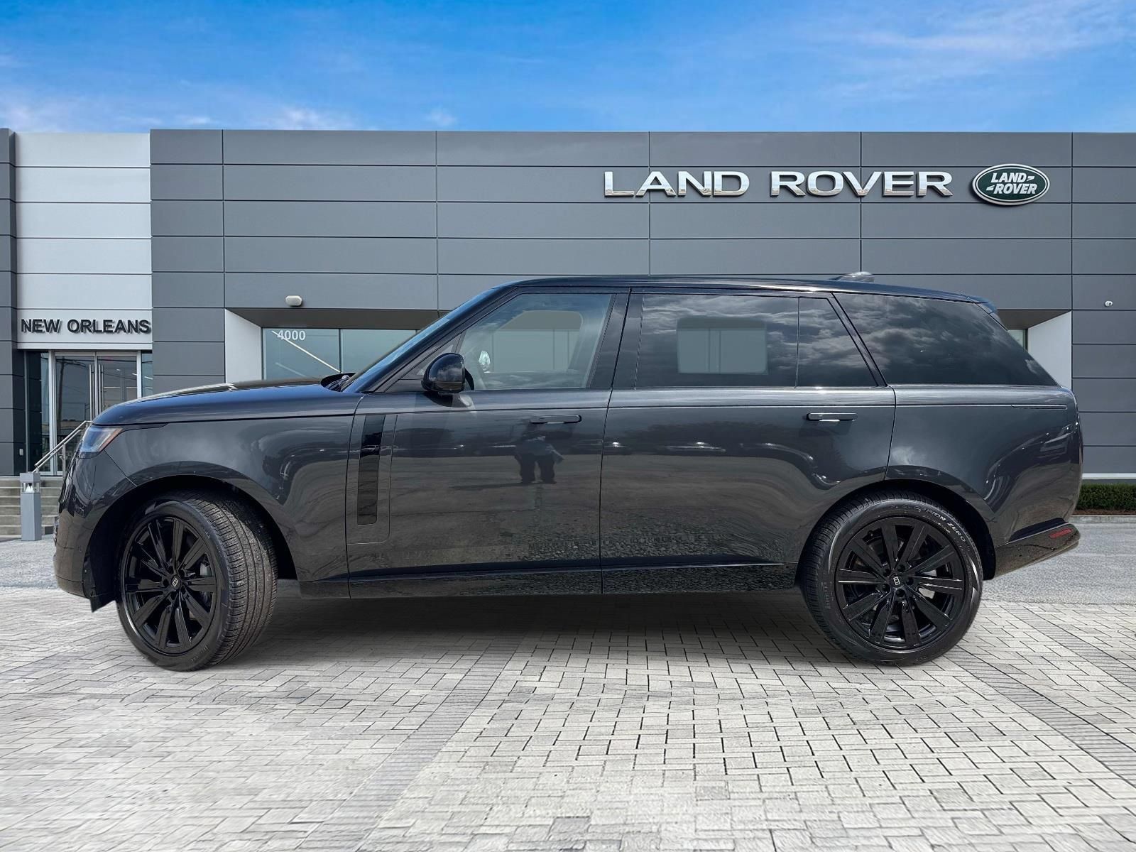 New 2027 Land Rover Range Rover Long Wheelbase SE AWD/4WD image 2