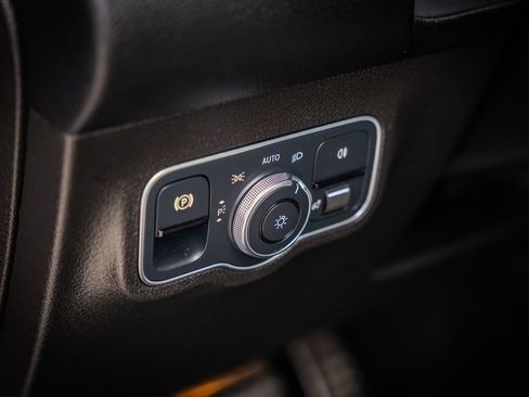Used 2021 Mercedes-Benz GLB 250 4MATIC w/ AMG Line image 22