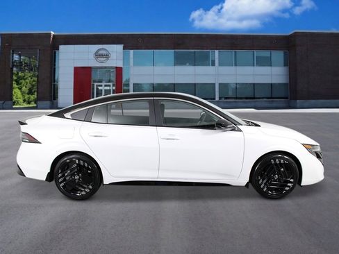 New 2026 Nissan Sentra SR FWD image 6