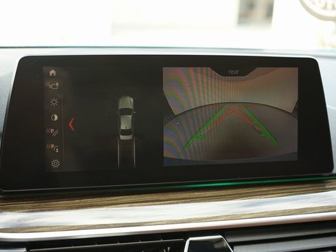 Used 2019 BMW 530i w/ Convenience Package image 15