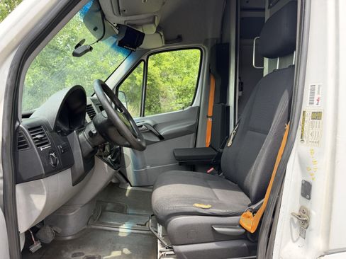 Used 2015 Mercedes-Benz Sprinter 2500 image 12