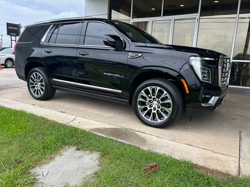 Used 2026 GMC Yukon Denali w/ Sun & Power Step Package AWD/4WD image 2