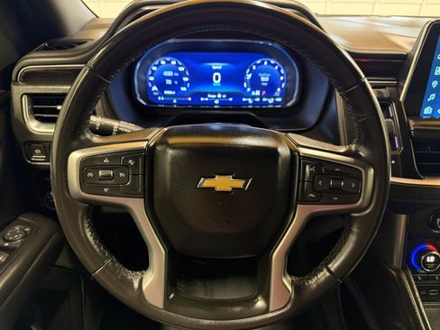 Used 2022 Chevrolet Suburban LT AWD/4WD image 16