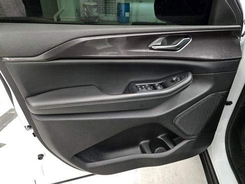 Used 2023 Jeep Grand Cherokee L Laredo image 13