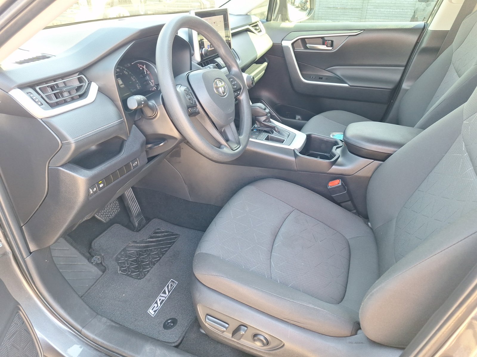 Used 2024 Toyota RAV4 XLE w/ Convenience Package FWD image 15