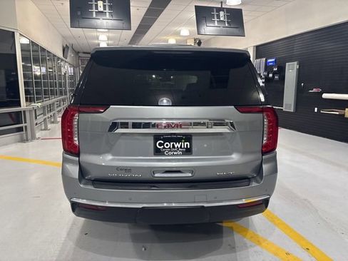 Used 2023 GMC Yukon XL SLT w/ SLT Premium Package image 7