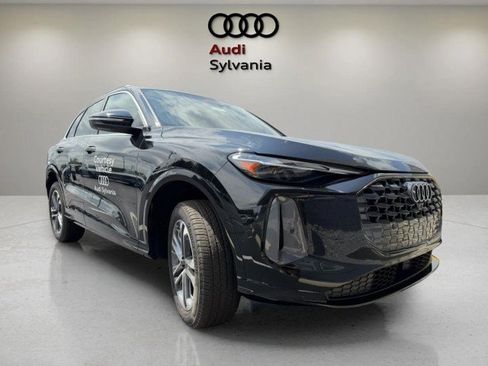 Used 2025 Audi Q5 Premium w/ Convenience Package AWD/4WD image 1