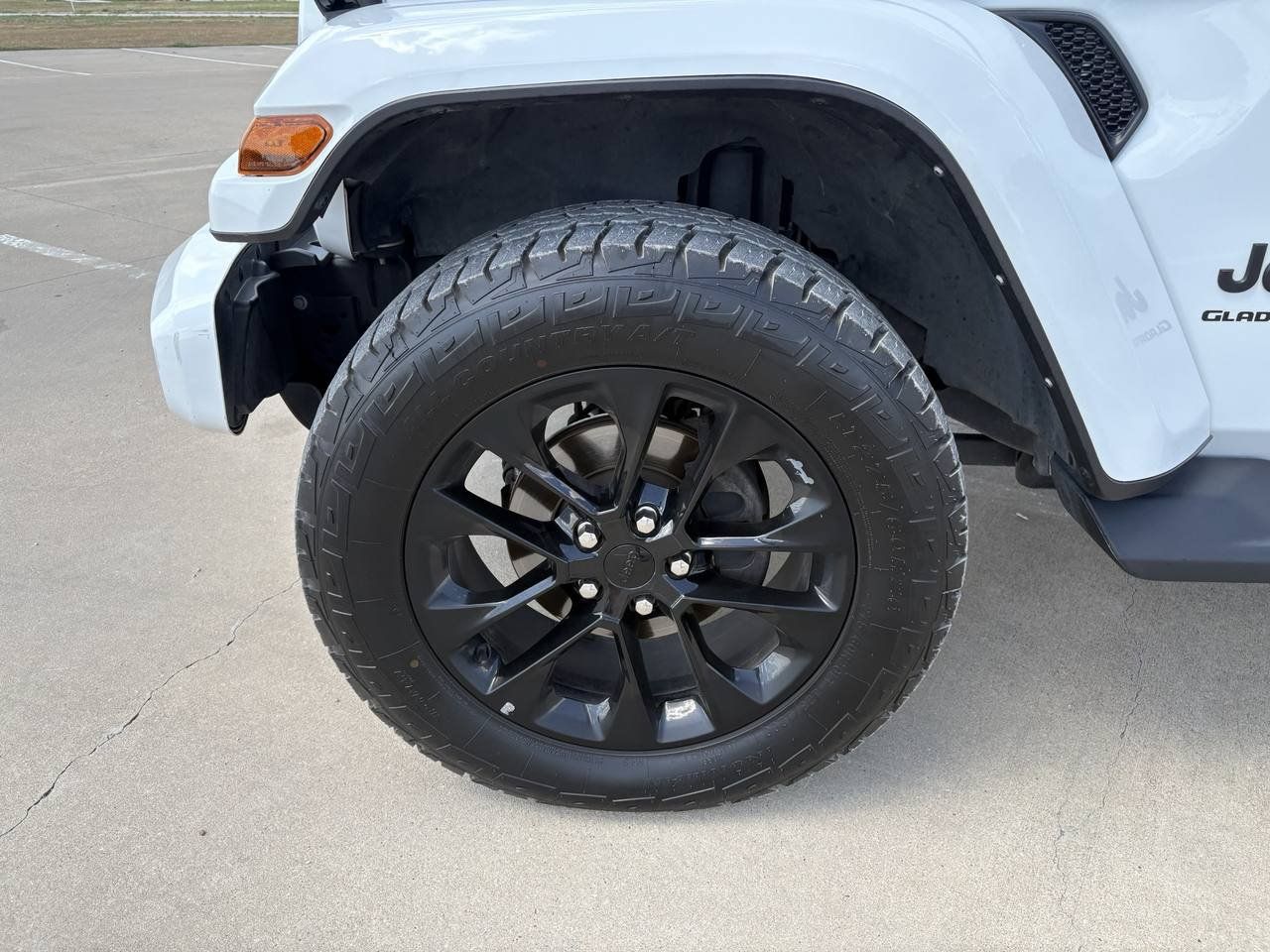 Used 2023 Jeep Gladiator Overland AWD/4WD image 9