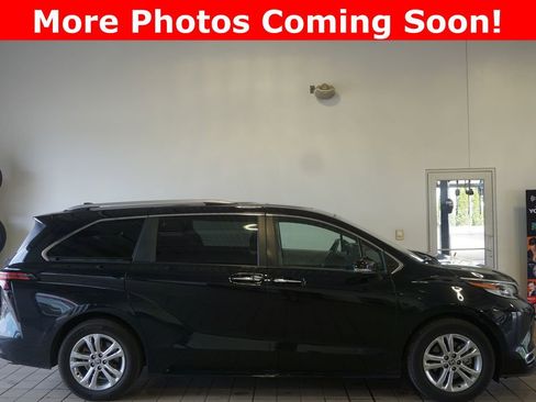 Used 2022 Toyota Sienna Platinum AWD/4WD image 2