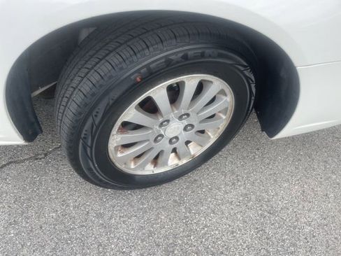 Used 2006 Buick Lucerne CX image 16