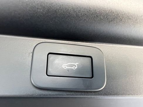 Used 2024 Land Rover Range Rover Long Wheelbase Autobiography image 46