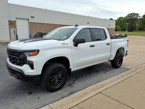 Used 2025 Chevrolet Silverado 1500 Custom Trail Boss AWD/4WD image 3