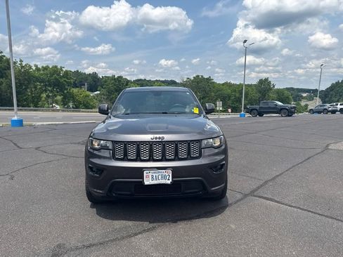 Used 2019 Jeep Grand Cherokee Altitude AWD/4WD image 3