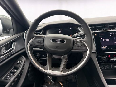 Used 2025 Jeep Grand Cherokee L Laredo w/ Luxury Tech Group I image 12