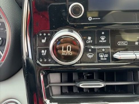 Used 2021 Toyota Highlander Limited AWD/4WD image 8