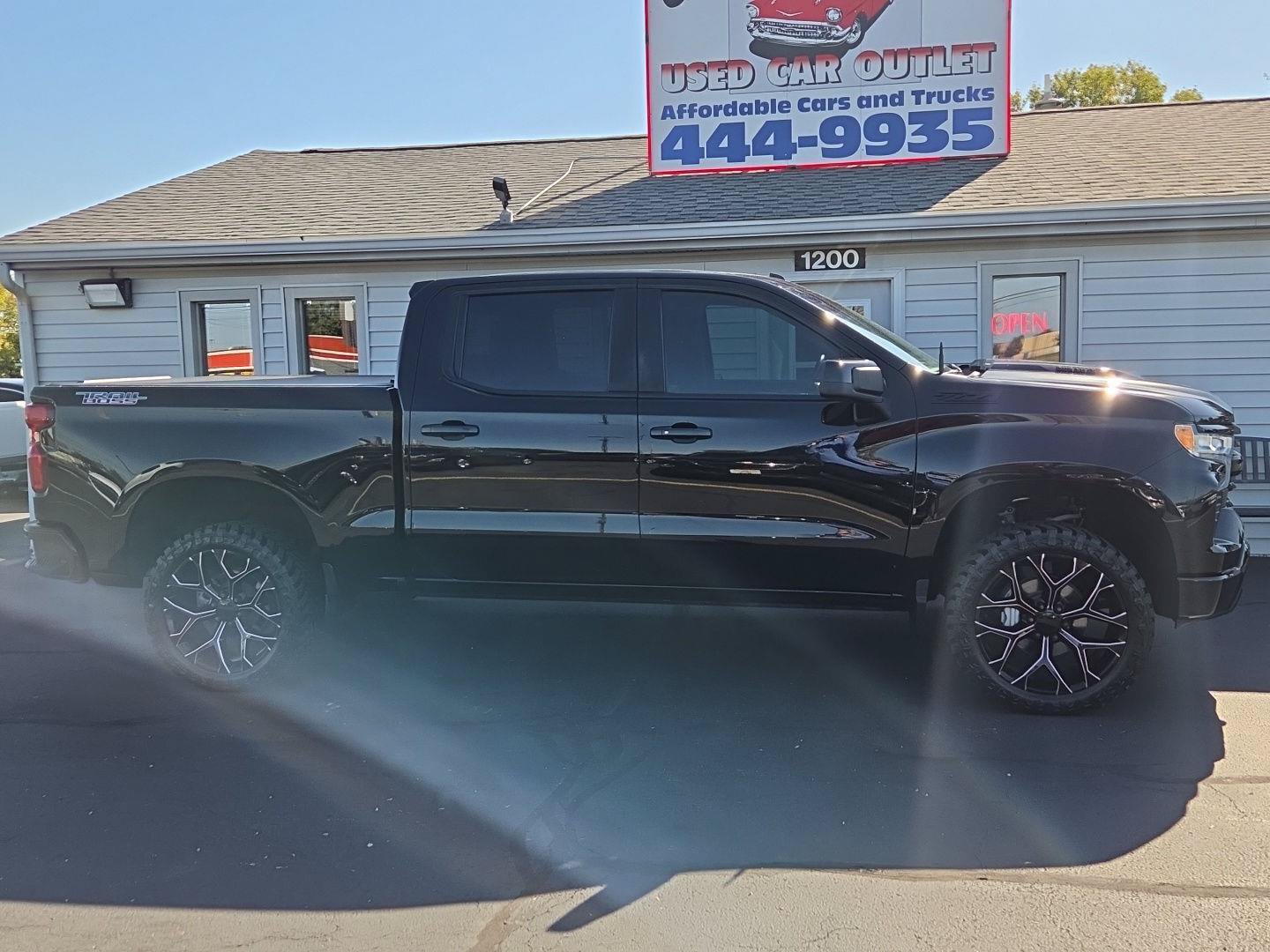 Used 2023 Chevrolet Silverado 1500 LT Trail Boss w/ Protection Package AWD/4WD image 2