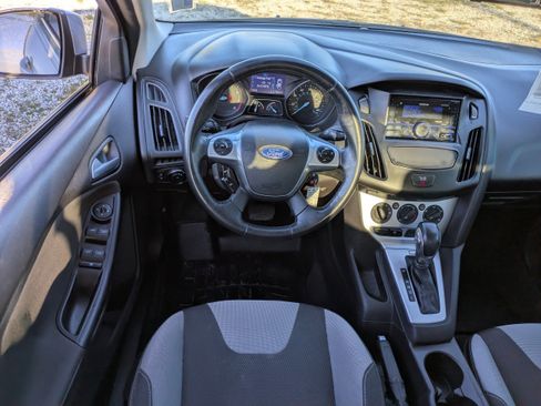 Used 2014 Ford Focus SE w/ SE Sport Package image 15
