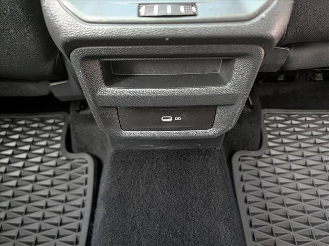 Certified 2023 Volkswagen Taos SE w/ Panoramic Sunroof Package FWD image 16