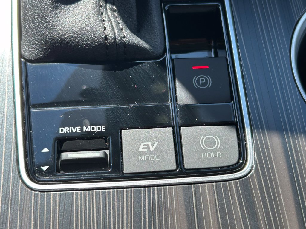 Certified 2023 Toyota Sienna Limited AWD/4WD image 32