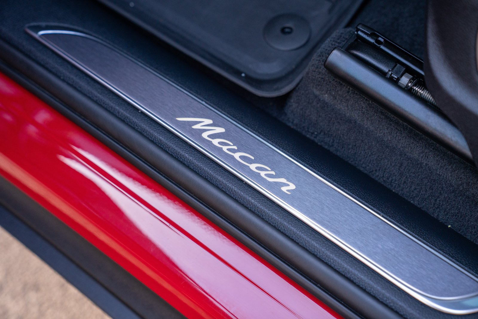 Certified 2026 Porsche Macan AWD/4WD image 12