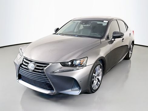 Used 2018 Lexus IS 300 w/ Comfort Package RWD image 4