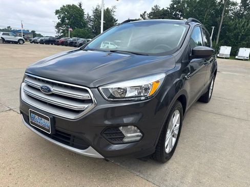 Used 2018 Ford Escape SE FWD image 2