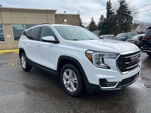 Used 2023 GMC Terrain SLE w/ Driver Convenience Package image 3