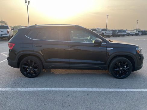 Used 2023 Volkswagen Taos SE w/ Black Wheel Package FWD image 6